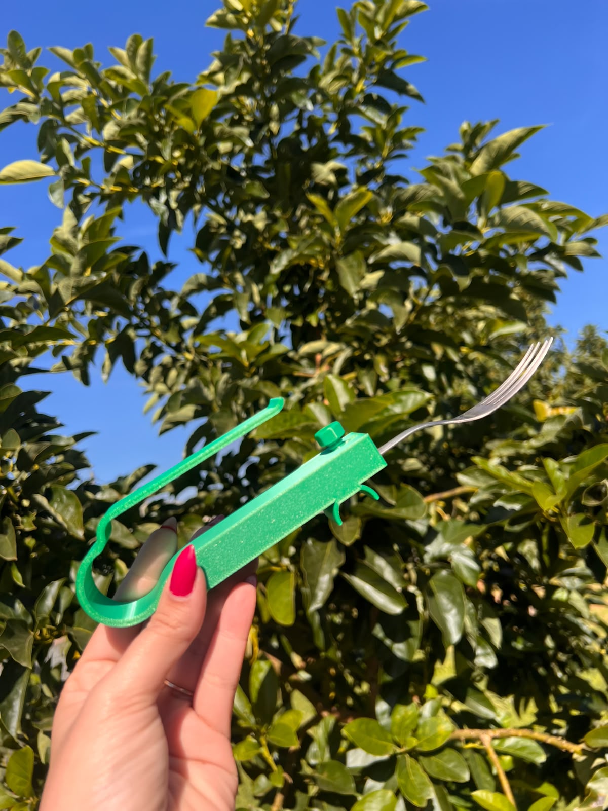 Suporte Ergonômico para Garfo e Colher – Auxílio Funcional em Impressão 3D